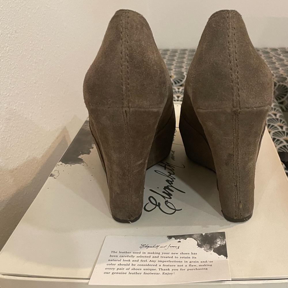 Elizabeth and James Taupe Suede wedges - Picture 4 of 6